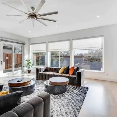 New. The Sunset Villa. Centrally Located. Pool. Game Room.